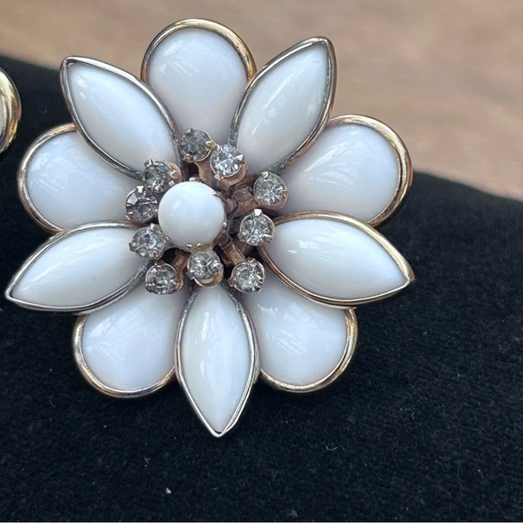 Vintage Kramer Milk Glass Rhinestone Flower Earrings - Picture 8 of 10
